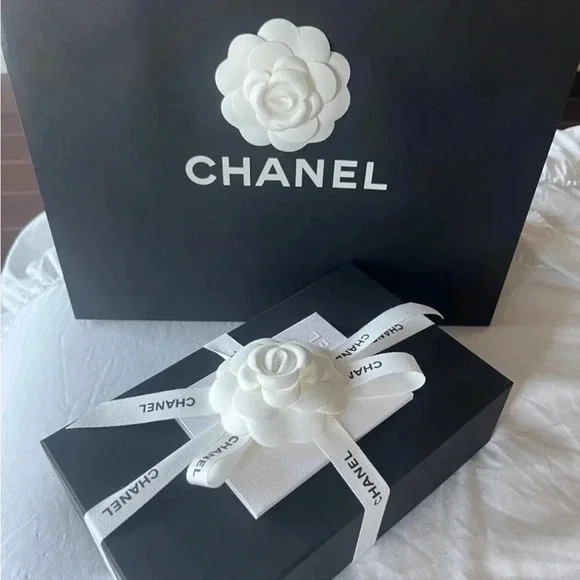 CHANEL SHOPPING BAG SIZE M 12”x9.5” inches - Picture 1 of 9
